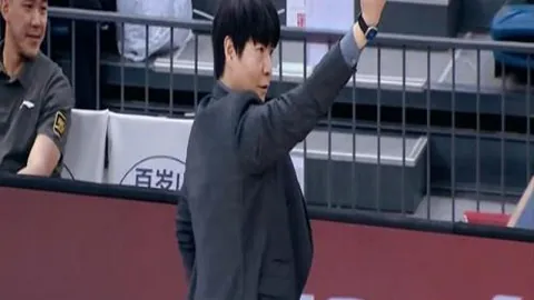 莫兰特半场进攻受阻，投篮全失仅靠罚球得分，送出2板4助